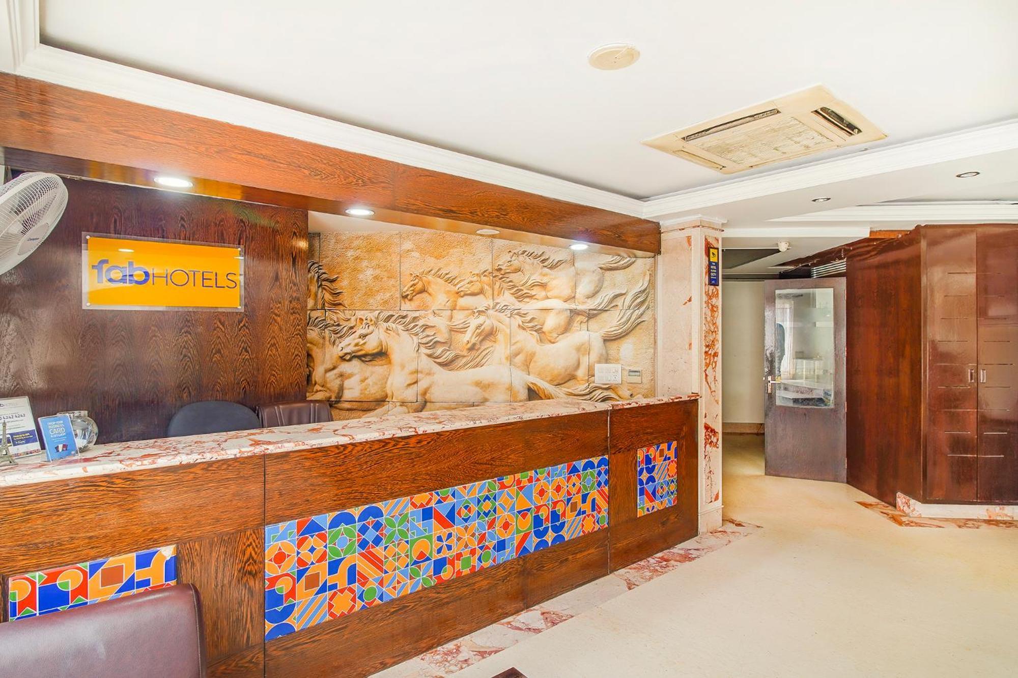 Fabhotel Marble Arch - Nr Karol Bagh Market เดลี ภายนอก รูปภาพ