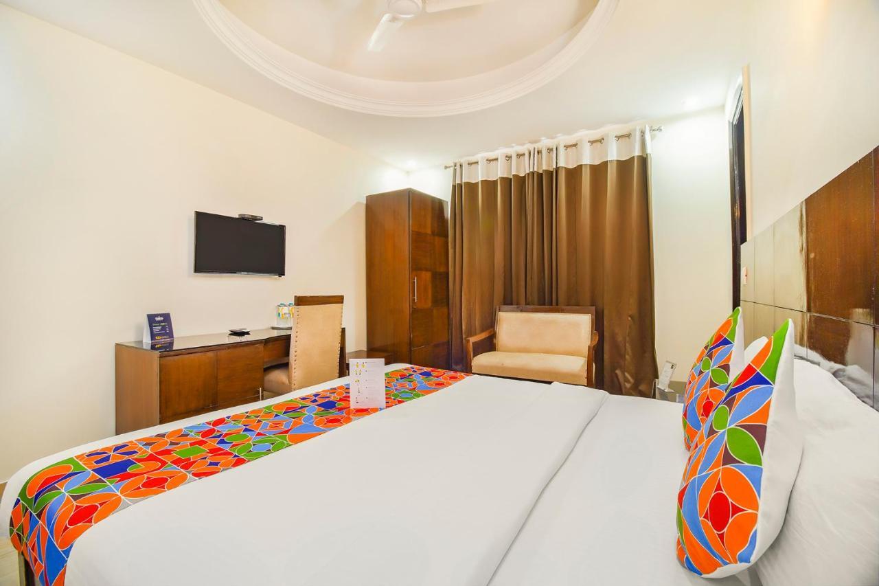 Fabhotel Marble Arch - Nr Karol Bagh Market เดลี ภายนอก รูปภาพ